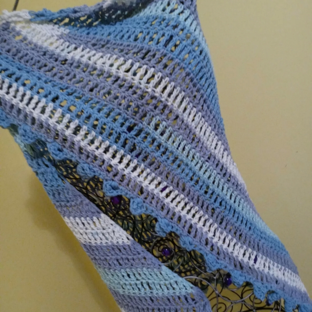 Handmade shawl - Picture 2 of 8